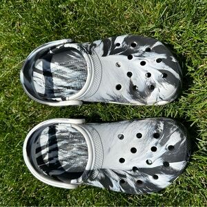 Crocs Black and White Marble Classic Clogs 206867 Wmns sz 8 Mens sz 6